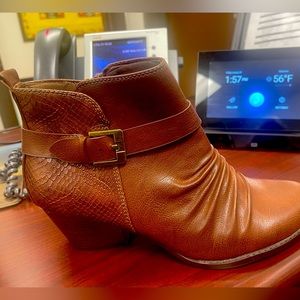 Bear traps Carmel ankle boots sz 9.